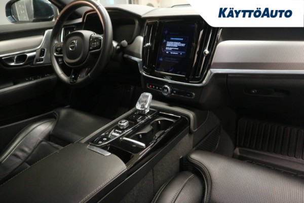 Esittelykuva VOLVO S90 lataushybridiautosta.