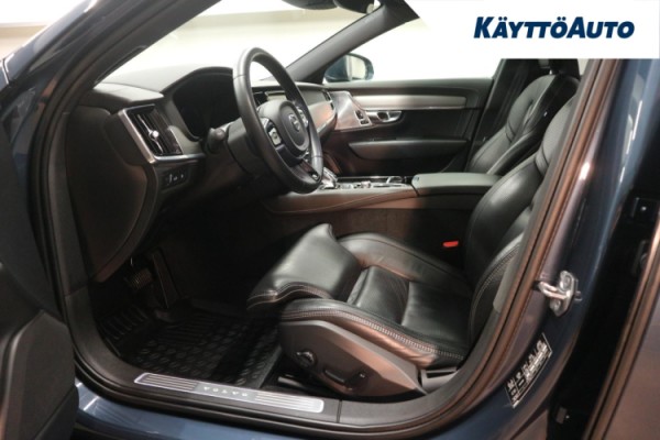 Esittelykuva VOLVO S90 lataushybridiautosta.