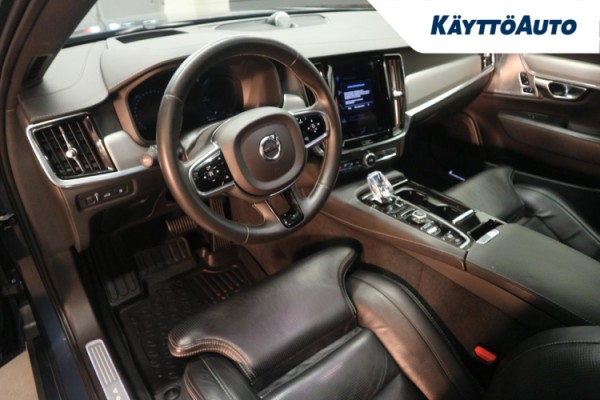Esittelykuva VOLVO S90 lataushybridiautosta.