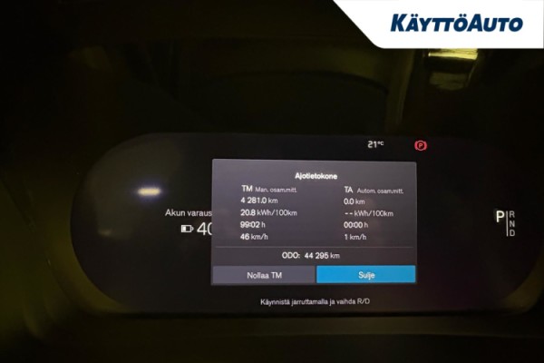 Esittelykuva VOLVO XC40 täyssähköautosta.