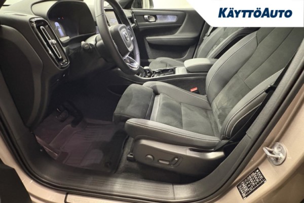 Esittelykuva VOLVO XC40 täyssähköautosta.