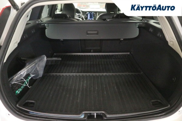 Esittelykuva Volvo V60 lataushybridiautosta.