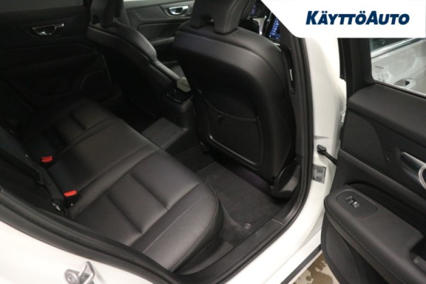 Esittelykuva Volvo V60 lataushybridiautosta.