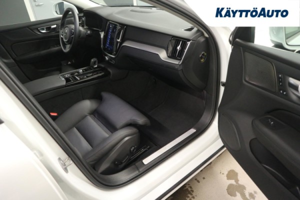 Esittelykuva Volvo V60 lataushybridiautosta.