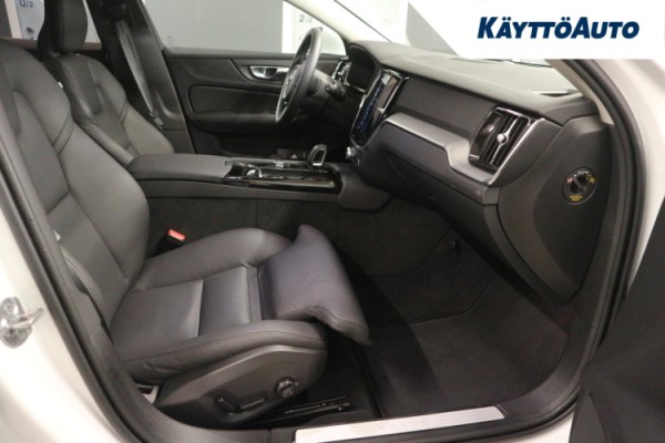 Esittelykuva Volvo V60 lataushybridiautosta.