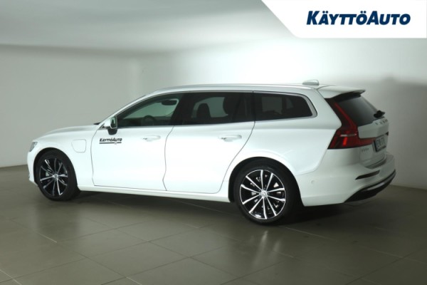 Esittelykuva Volvo V60 lataushybridiautosta.