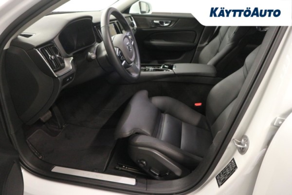 Esittelykuva Volvo V60 lataushybridiautosta.