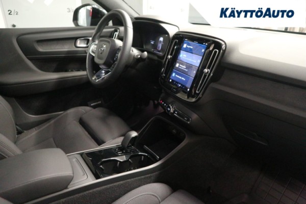 Esittelykuva VOLVO C40 täyssähköautosta.