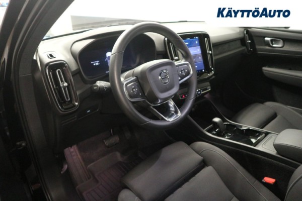 Esittelykuva VOLVO C40 täyssähköautosta.