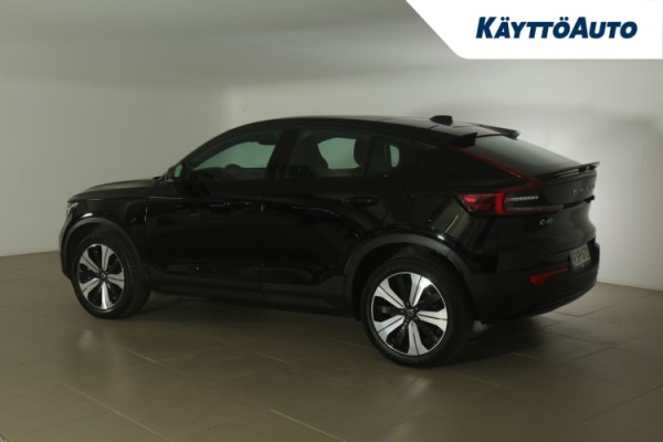 Esittelykuva VOLVO C40 täyssähköautosta.