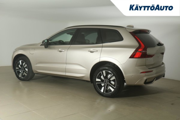 Esittelykuva Volvo XC60 lataushybridiautosta.