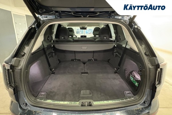 Esittelykuva Volvo EX90 täyssähköautosta.