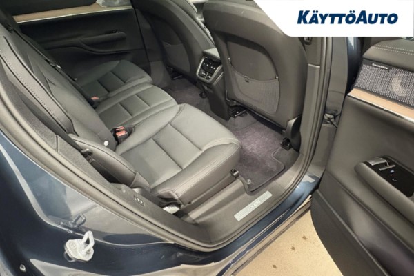 Esittelykuva Volvo EX90 täyssähköautosta.