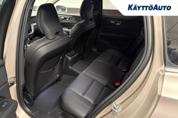 Esittelykuva Volvo V60 lataushybridiautosta.