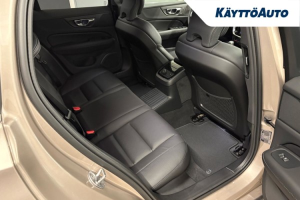 Esittelykuva Volvo V60 lataushybridiautosta.