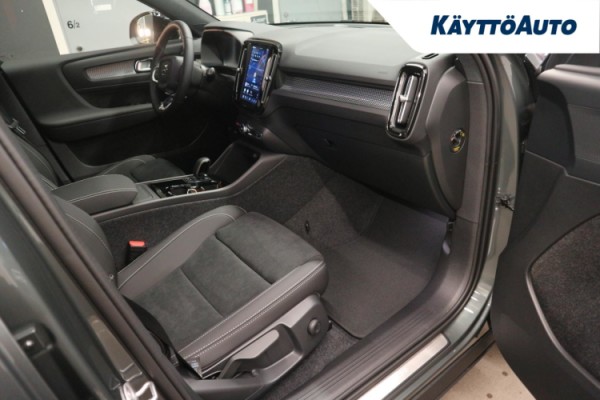 Esittelykuva Volvo EX40 täyssähköautosta.