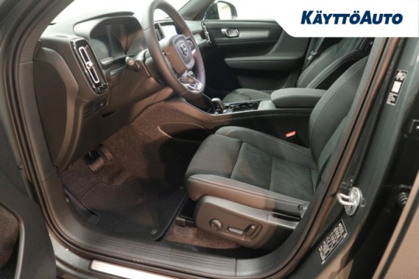 Esittelykuva Volvo EX40 täyssähköautosta.
