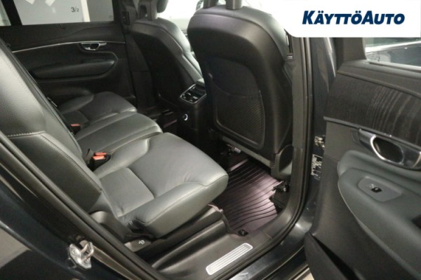 Esittelykuva VOLVO XC90 lataushybridiautosta.