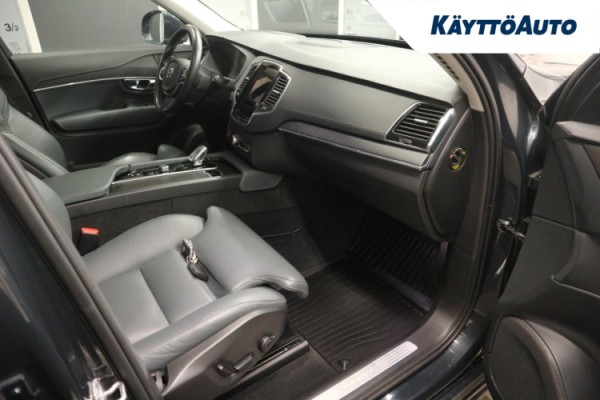 Esittelykuva VOLVO XC90 lataushybridiautosta.