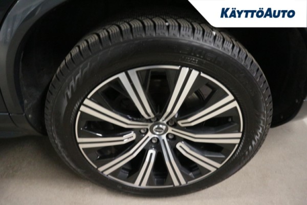 Esittelykuva VOLVO XC90 lataushybridiautosta.