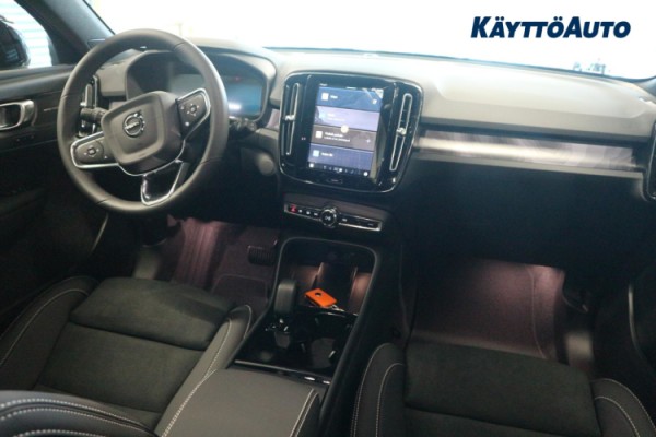 Esittelykuva Volvo EX40 täyssähköautosta.
