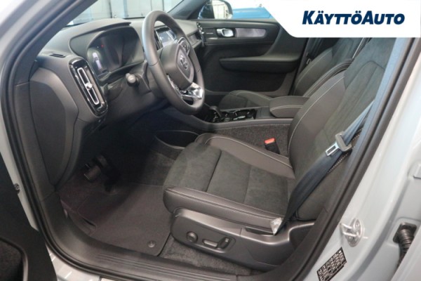 Esittelykuva Volvo EX40 täyssähköautosta.