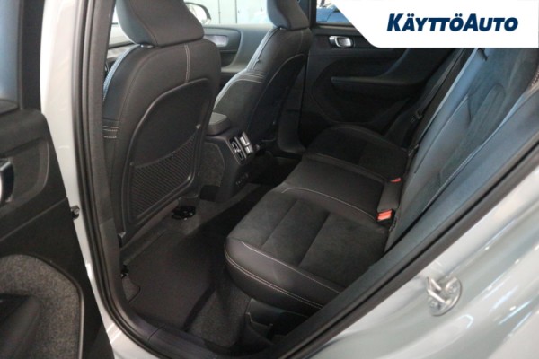 Esittelykuva Volvo EX40 täyssähköautosta.
