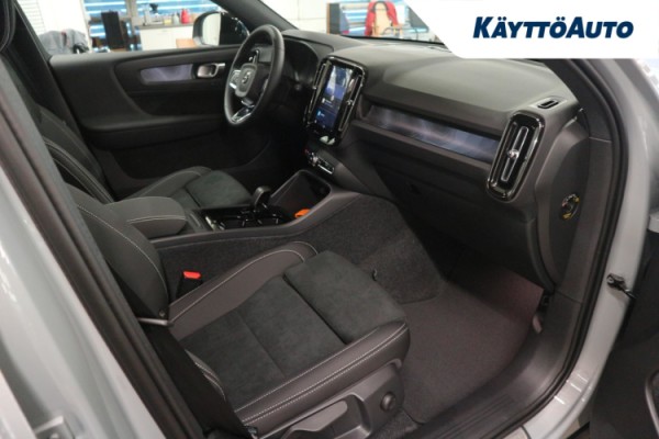 Esittelykuva Volvo EX40 täyssähköautosta.