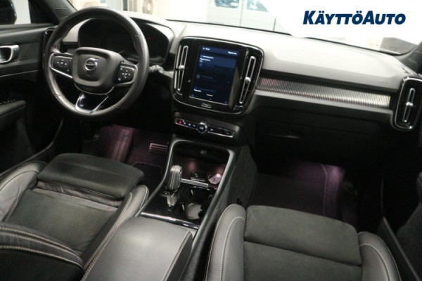Esittelykuva VOLVO XC40 täyssähköautosta.