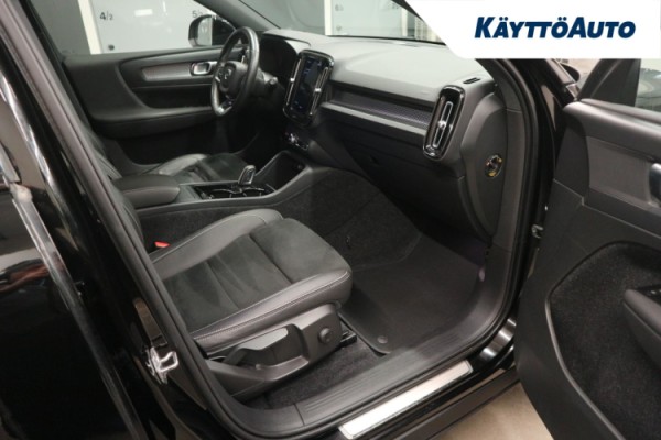 Esittelykuva VOLVO XC40 täyssähköautosta.