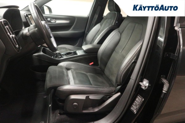 Esittelykuva VOLVO XC40 täyssähköautosta.