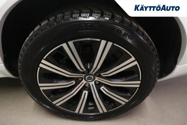 Esittelykuva VOLVO XC90 lataushybridiautosta.