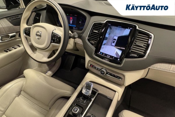 Esittelykuva VOLVO XC90 lataushybridiautosta.