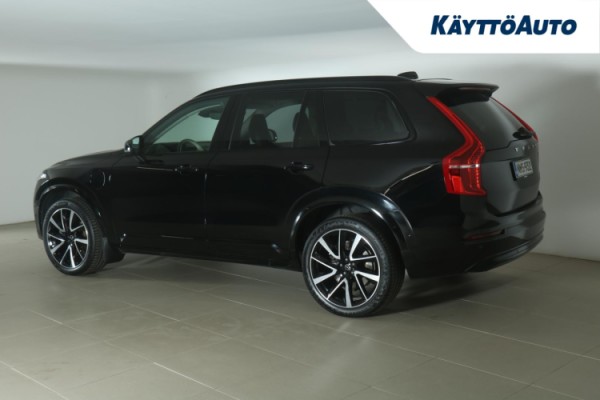 Esittelykuva VOLVO XC90 lataushybridiautosta.