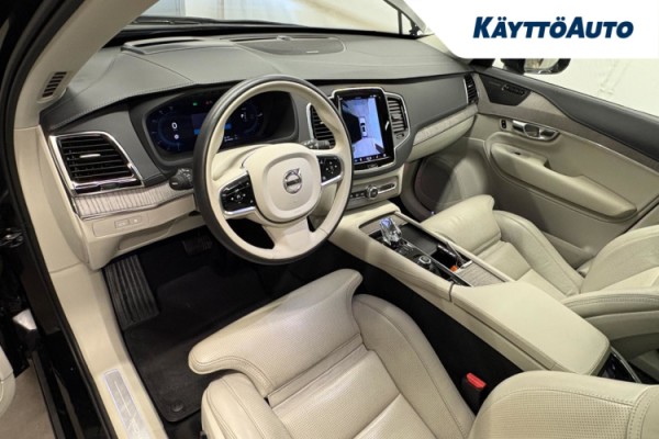 Esittelykuva VOLVO XC90 lataushybridiautosta.