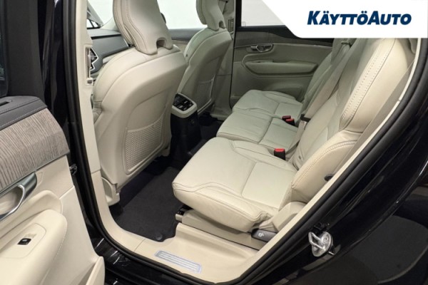 Esittelykuva VOLVO XC90 lataushybridiautosta.