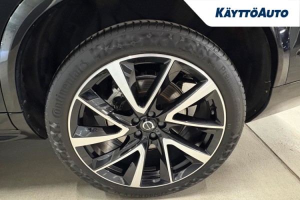 Esittelykuva VOLVO XC90 lataushybridiautosta.