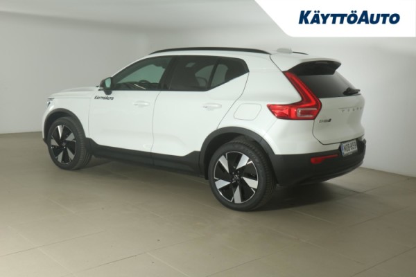 Esittelykuva Volvo EX40 täyssähköautosta.
