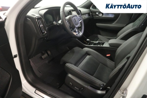 Esittelykuva Volvo EX40 täyssähköautosta.