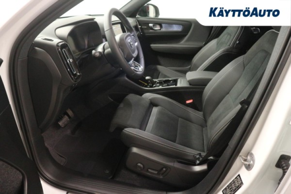 Esittelykuva Volvo EX40 täyssähköautosta.