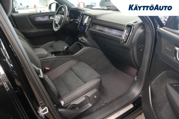 Esittelykuva Volvo EX40 täyssähköautosta.