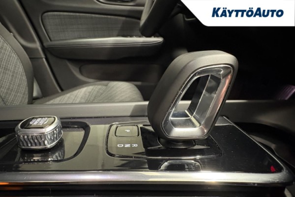 Esittelykuva VOLVO V60 kevythybridiautosta.