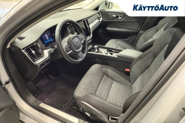 Esittelykuva VOLVO V60 kevythybridiautosta.