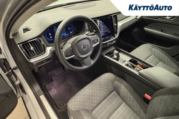 Esittelykuva VOLVO V60 kevythybridiautosta.