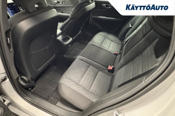 Esittelykuva VOLVO V60 kevythybridiautosta.