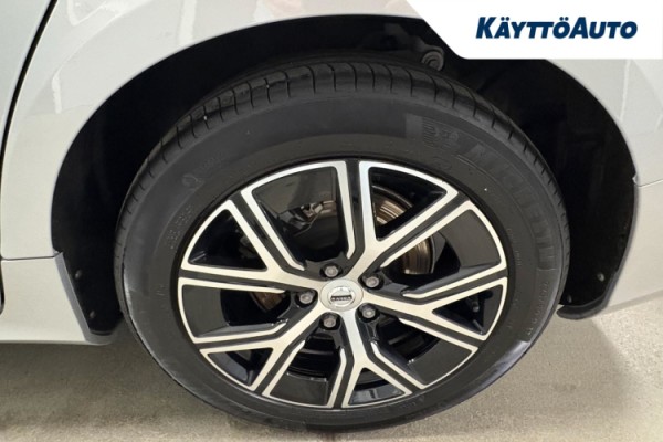 Esittelykuva VOLVO V60 kevythybridiautosta.