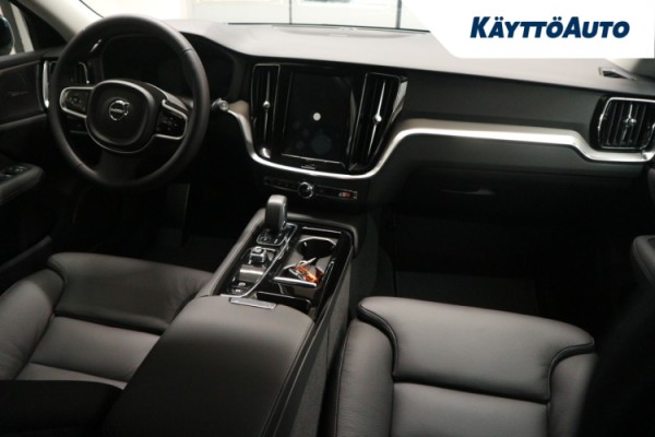 Esittelykuva Volvo V60 lataushybridiautosta.