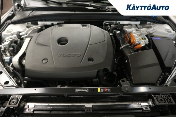 Esittelykuva Volvo V60 lataushybridiautosta.