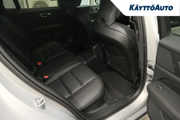 Esittelykuva Volvo V60 lataushybridiautosta.
