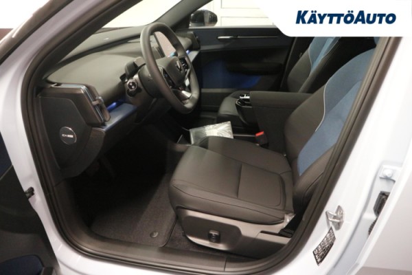 Esittelykuva Volvo EX30 täyssähköautosta.